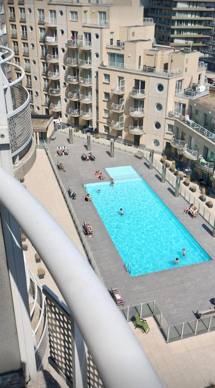 Appartement Met Zeezicht, Zwembad & Garage Oostende Exteriör bild